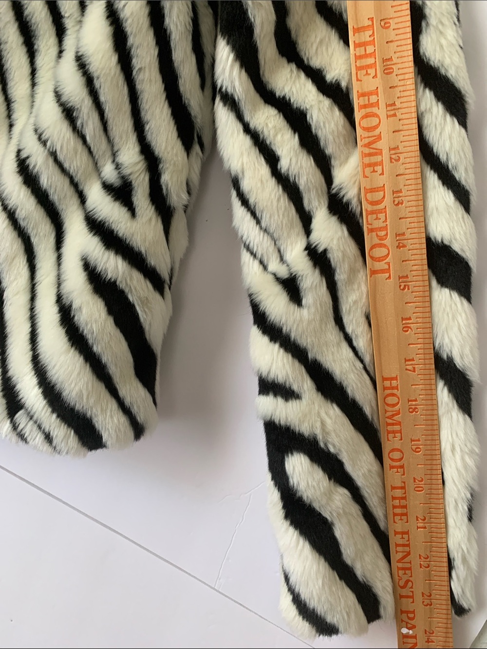 Divided by H&M Faux Fur Zebra Stripe Pockets Short Jacket Size 4 - Picture 7 of 13